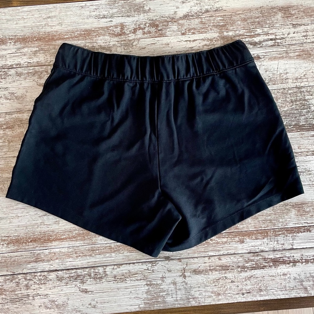 Women’s Size Medium Travis Matthew’s Shorts w/Pockets Black
